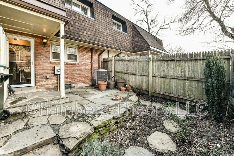 Falls Church Condo: 445 Hampton Ct