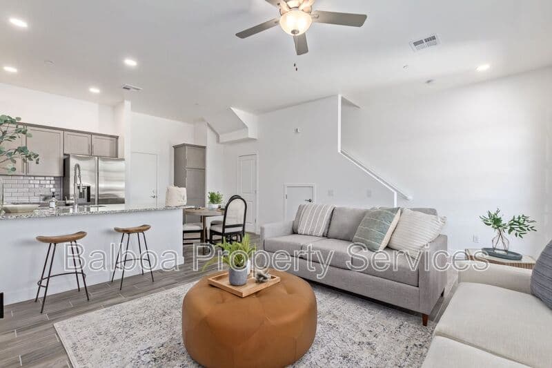 Mesa Townhome: 3230 E Thomas Rd