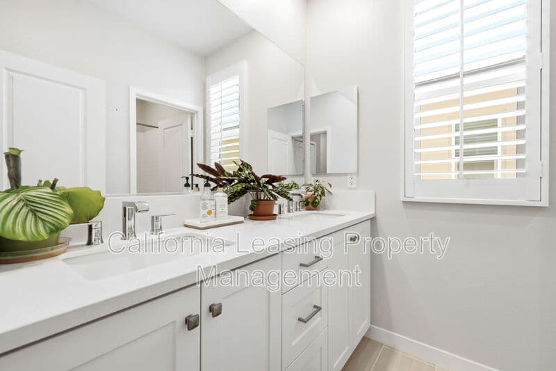 Valencia House: 27233 Red Willow Court