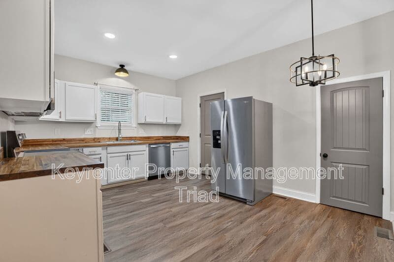 Greensboro House: 814 Douglas St