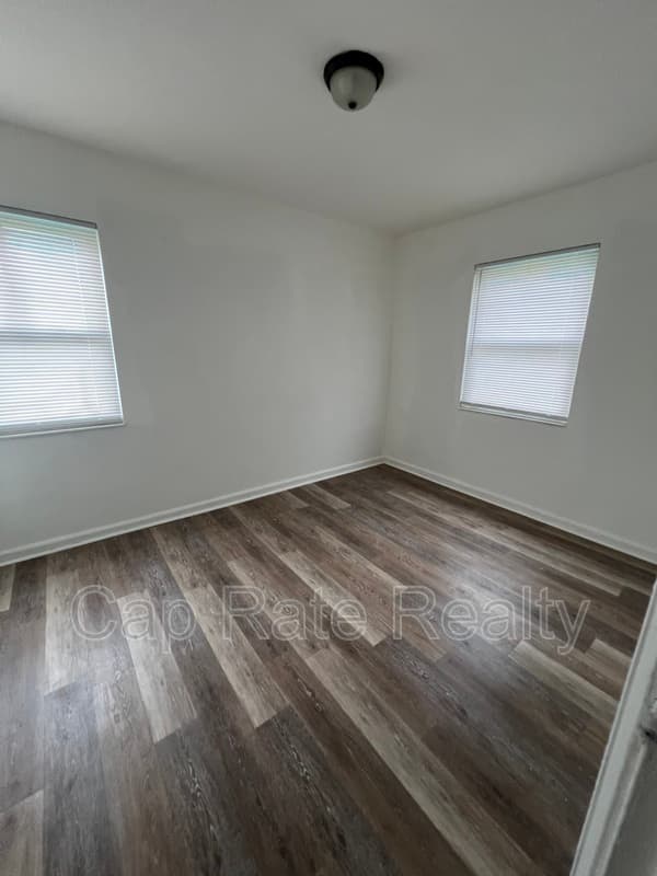 Columbus House: 94 N Hampton Rd