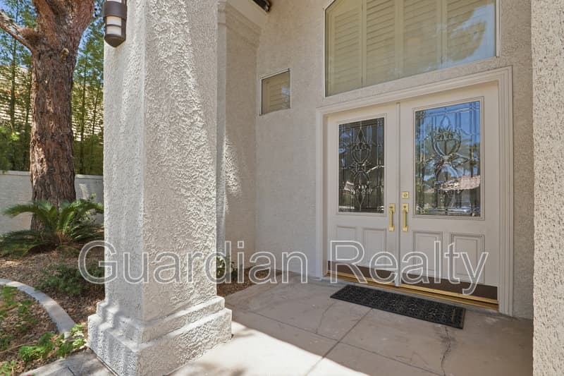 Henderson House: 1888 Woodhaven Dr