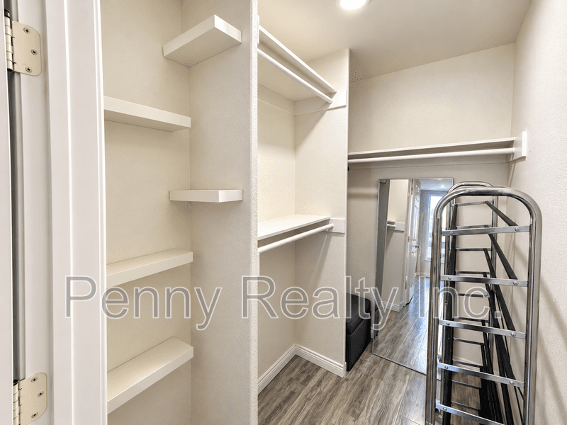 San Diego Condo: 5540 Lindo Paseo