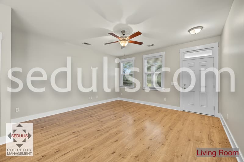North Charleston House: 3923 Four Poles Park Drive