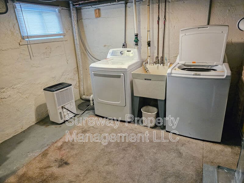 Magnolia House: 417 N Warwick Rd