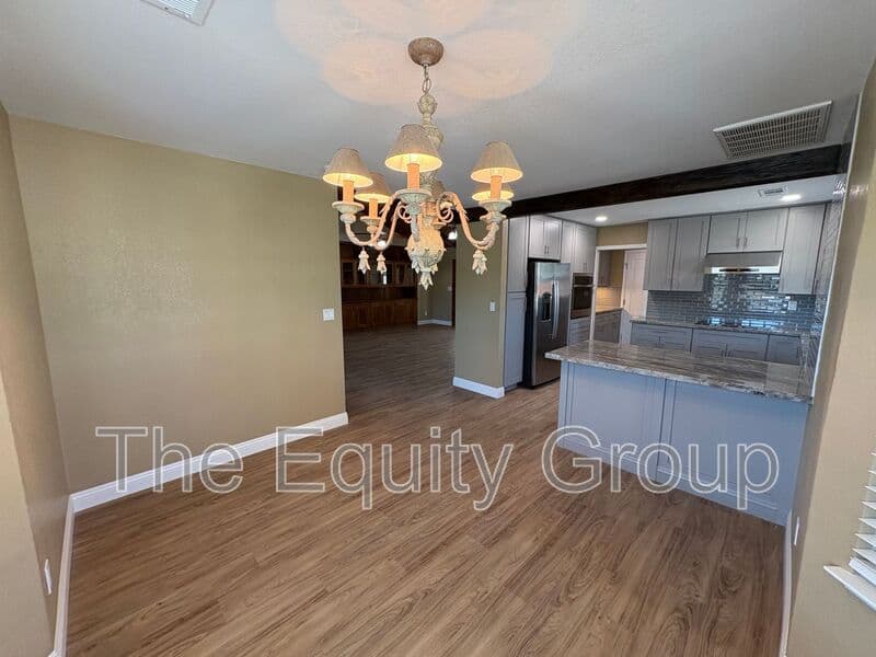 Visalia House: 2322 East Vassar Dr