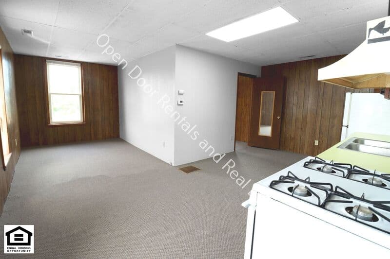 Waterloo Condo: 255 S Wayne St