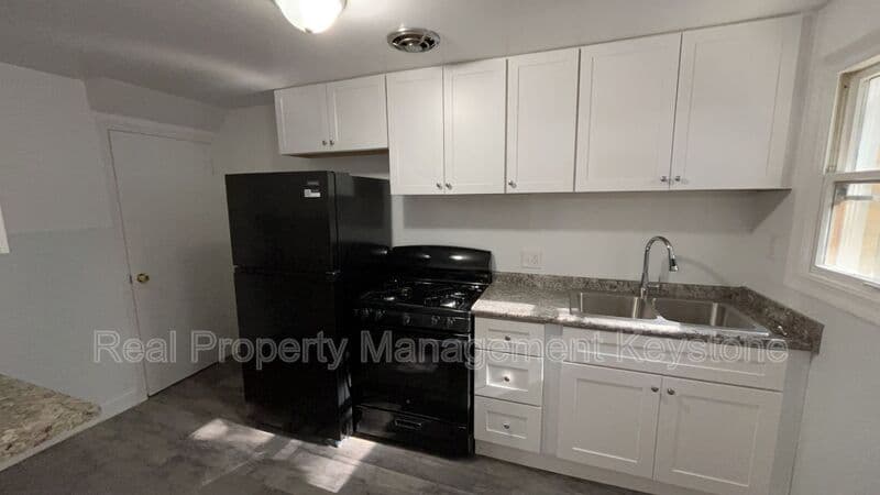 Pittsburgh House: 307 Greenlee Road