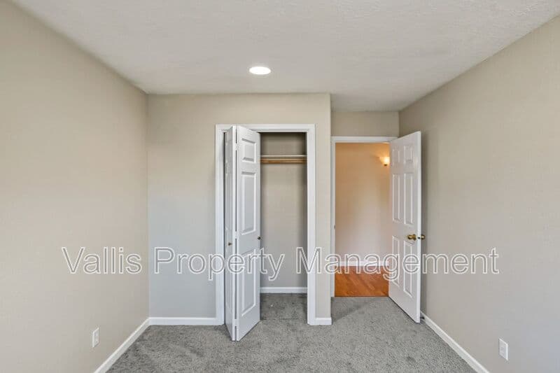 Salem House: 4468 Countryside Ct NE