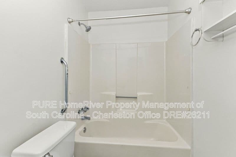 Summerville House: 108 Eaton Way