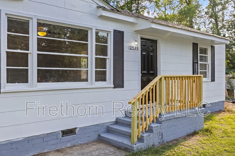 Augusta House: 2541 Rhodes Drive