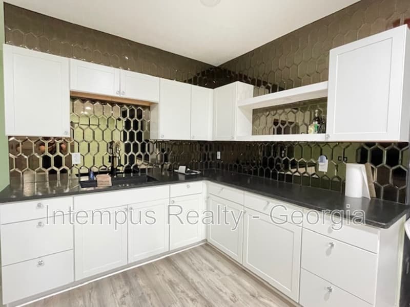 Powder Springs House: 3816 Thackary Dr