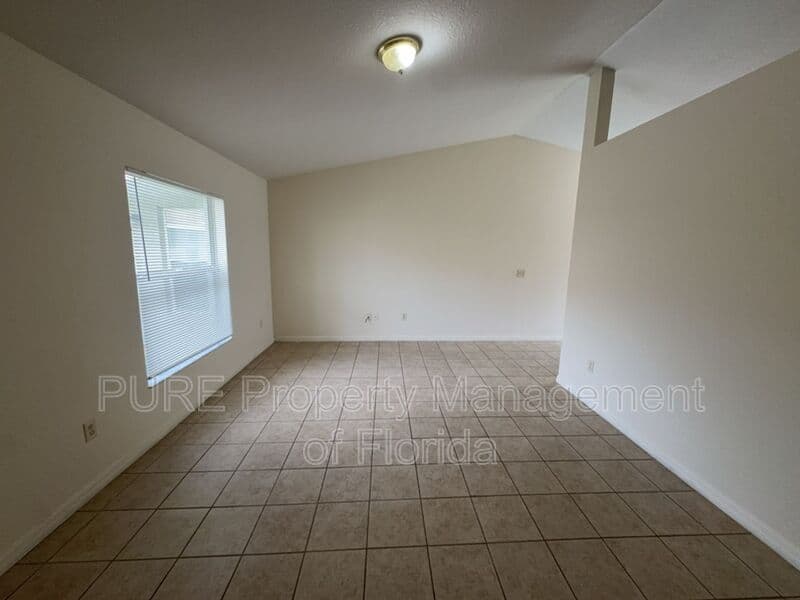 Ocala House: 7455 Midway Terrace