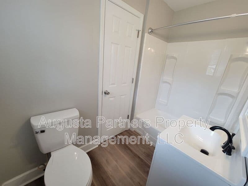 Augusta House: 323 Pineview Drive