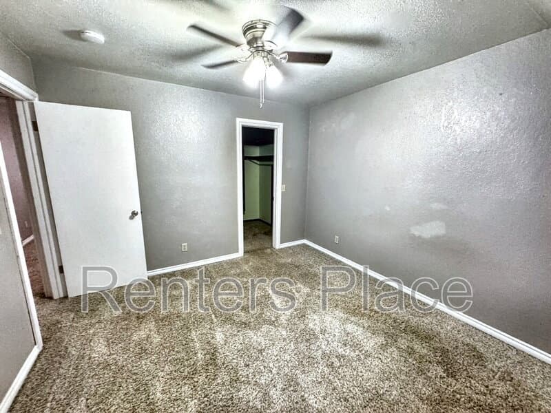 Edmond House: 2005 Mission Rd
