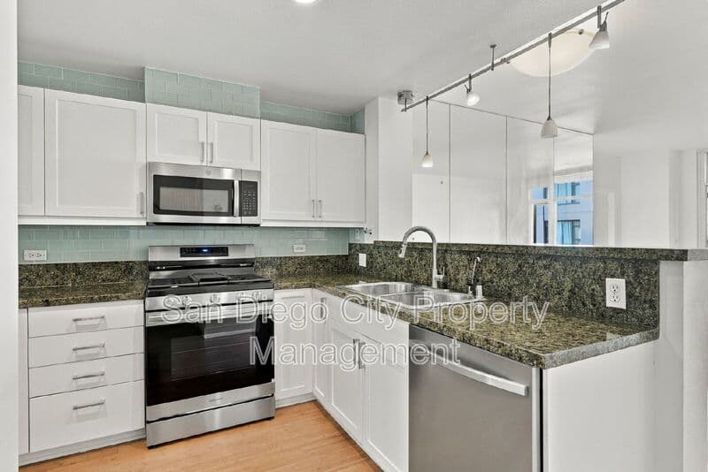 San Diego House: 530 K Street
