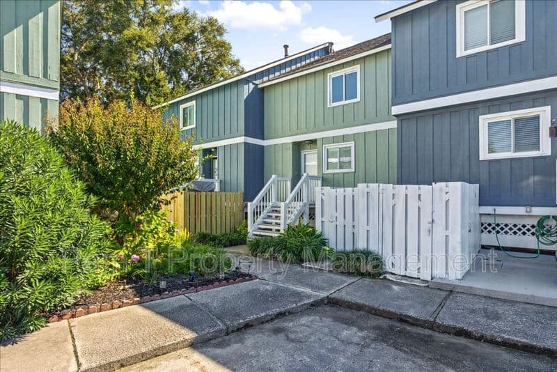 Savannah Townhome: 12502 Apache Ave