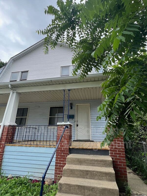 Columbus Condo: 121 North Oakley Ave.