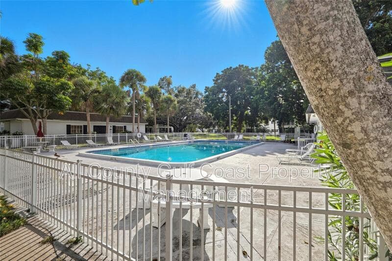 Bradenton House: 4511 3rd Street Cir W