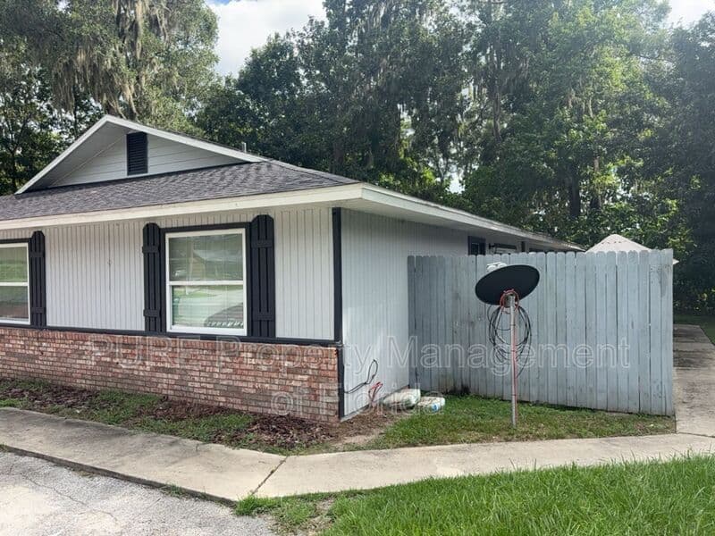 Ocala House: 2040 SE 40th St Rd 1-4