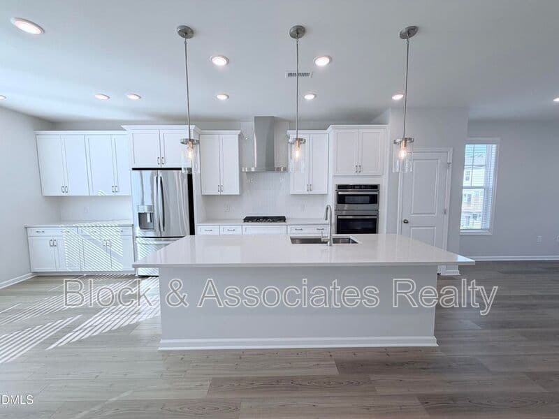 Apex House: 9045 Hazy Jade Way
