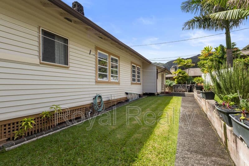 Honolulu House: 2910 Nanihale Place