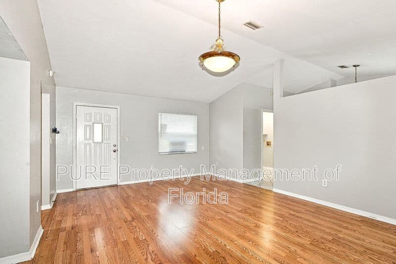 Ocala House: 16 Almond Terrace