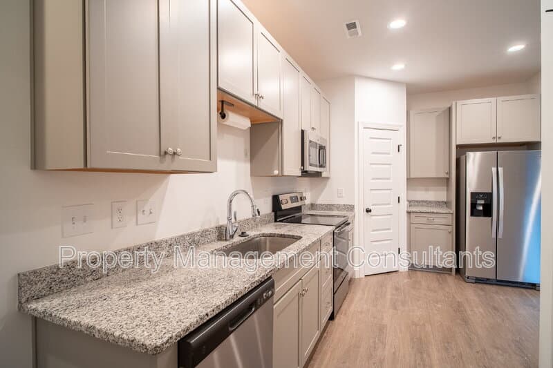 Harvest House: 1033 Highgrove Heights Northwest
