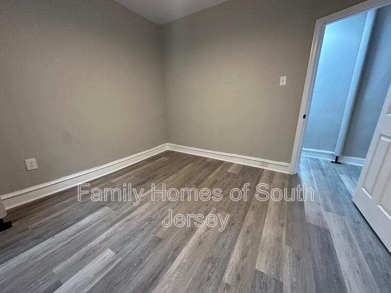 Upper Darby Apartment: 7307 W Chester Pike