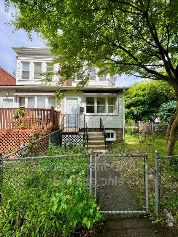 Collingdale House: 13 Kern St