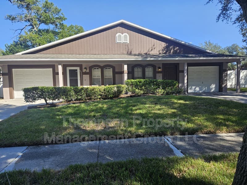 Tampa Townhome: 8512 N Hyaleah Rd