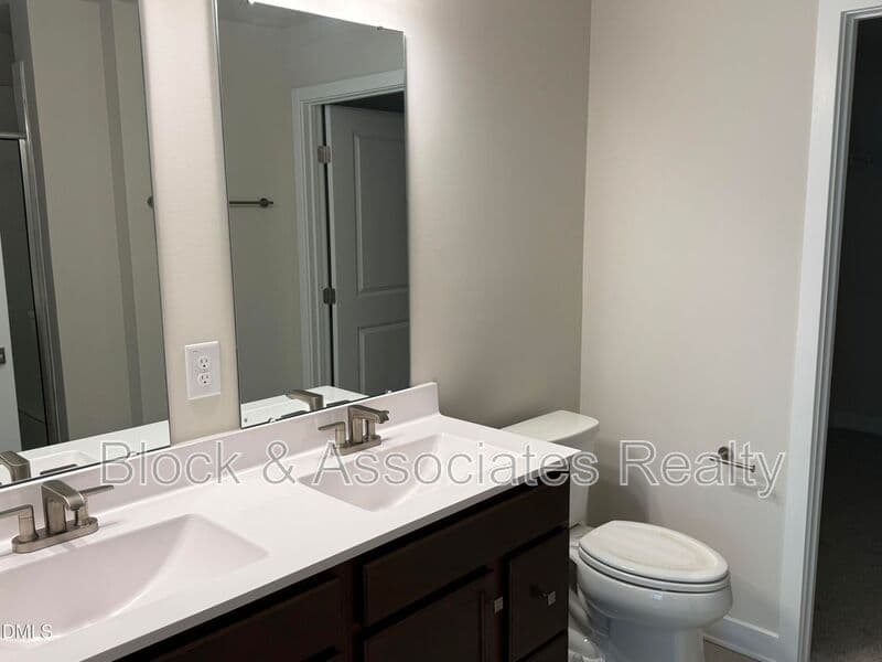 Raleigh House: 1337 Rollman Farm