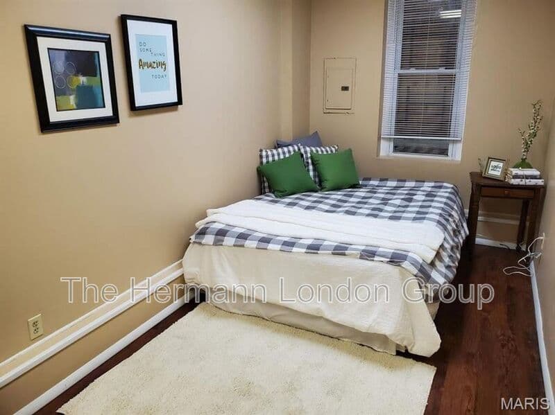 St. Louis Condo: 2761 Gravois Avenue