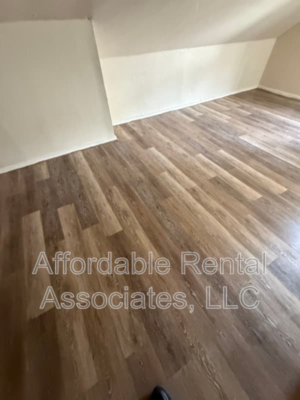 Milwaukee Condo: 1569 S 10th St