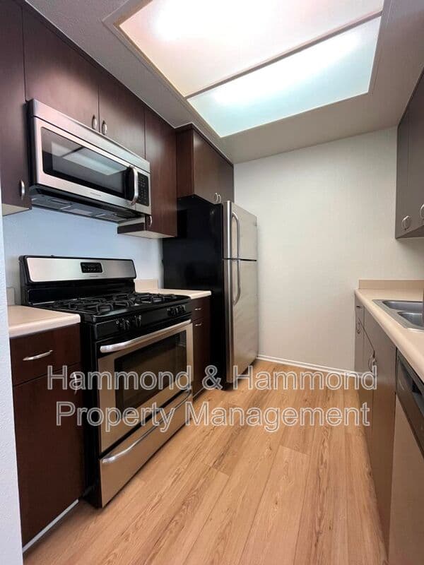 Reseda Condo: 19350 Sherman Way