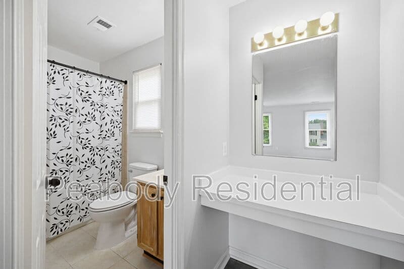 Great Falls House: 10609 Oxford Ct