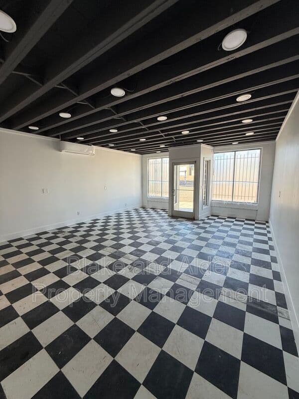 Portland House: 3552 NE SANDY BLVD