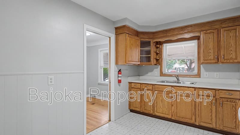 Lincoln Park House: 2957 Fort Park Boulevard