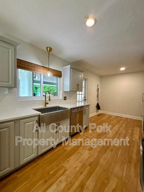 Winter Haven House: 933 N Lake Otis Dr