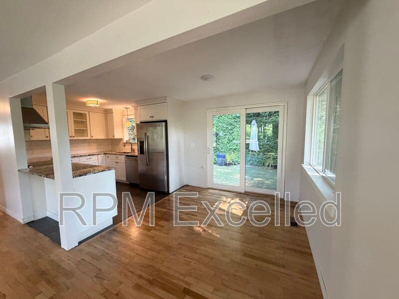 Kent House: 24625 148th Ave SE