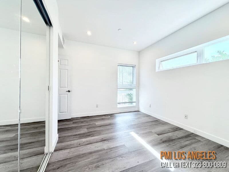 Los Angeles Condo: 1260 1/2 Leighton Avenue