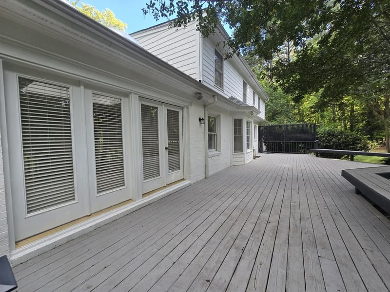 Raleigh House: 5516 Den Heider Way
