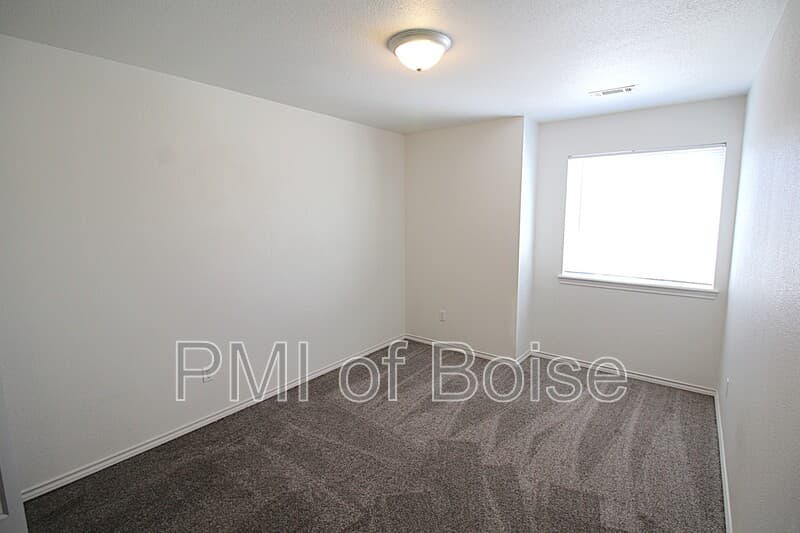 Nampa Townhome: 1059 E Iowa Ave