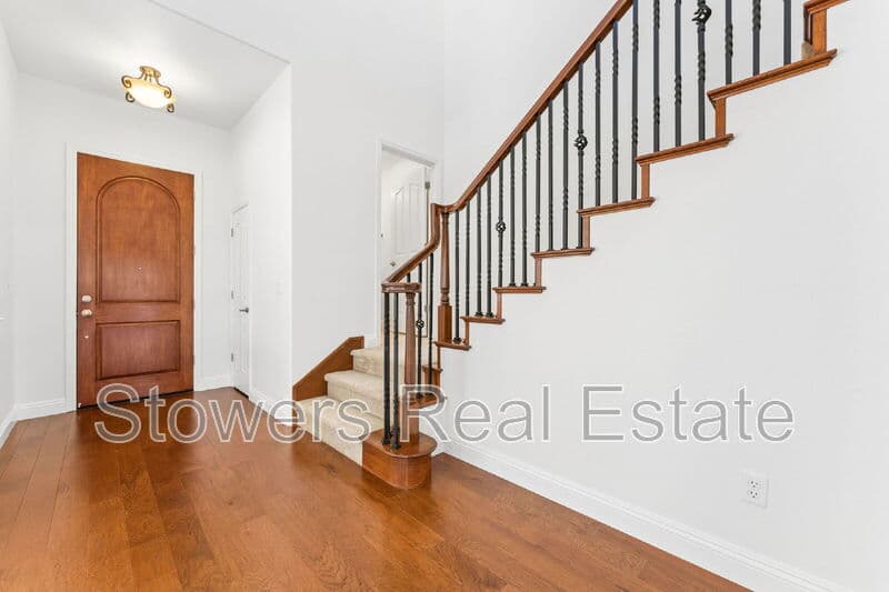 Danville House: 310 La Spezia