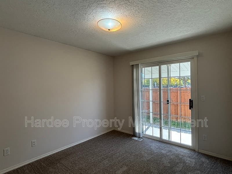 Boise House: 688 S Gamay Ln
