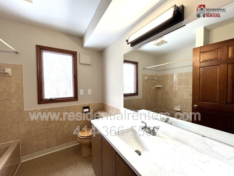 New Berlin House: 13311 W Ferguson Rd