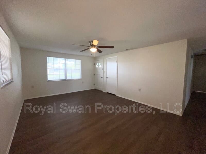 Lakeland House: 303 Thornwood Way