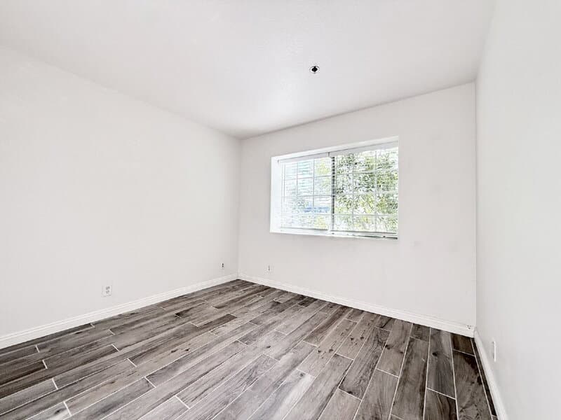 Inglewood Condo: 741 Venice Way
