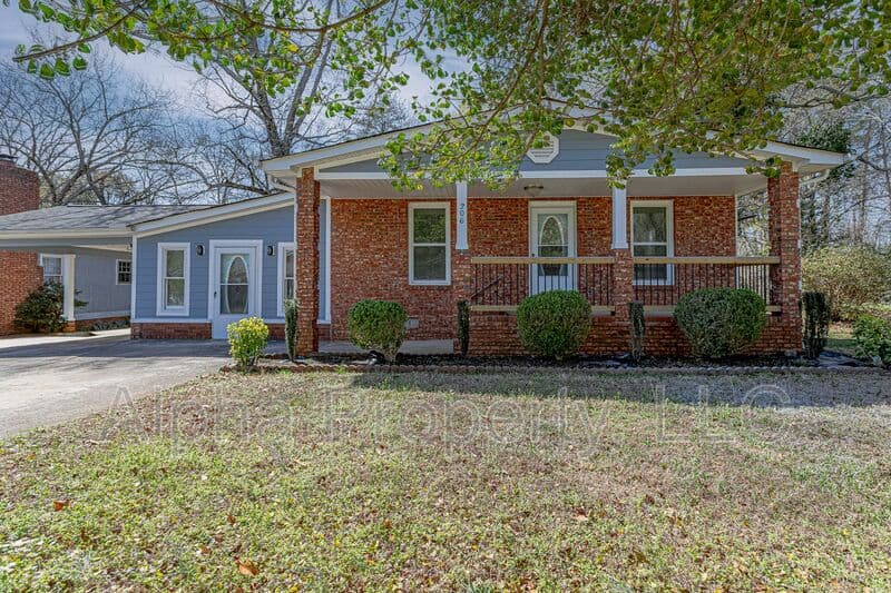 Greer House: 206 E Arlington Ave