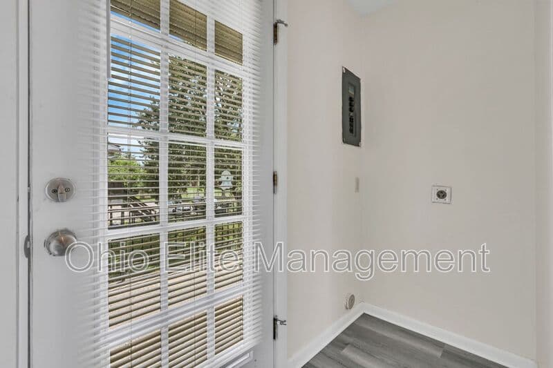 Columbus House: 861 Kingsford Rd